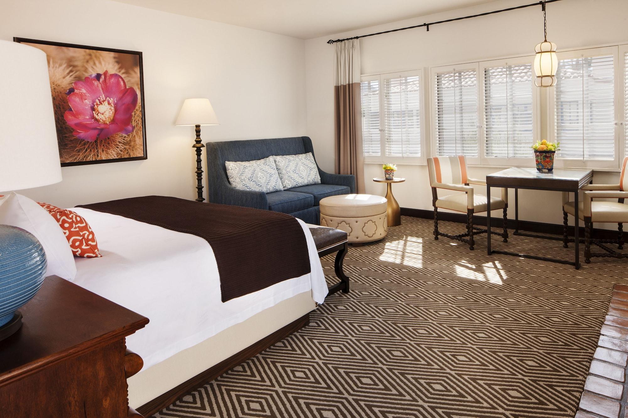 Resort & Club, Curio Collection 5*